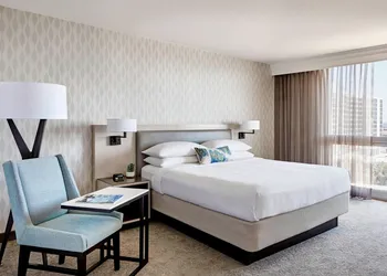 Los Angeles Airport Marriott hotel thumbnail 8