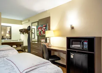 Red Roof Inn PLUS+ Boston - Framingham hotel thumbnail 4