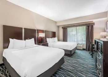 Best Western Plus Eastgate Inn & Suites hotel thumbnail 5