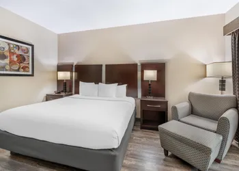 Best Western Plus Eastgate Inn & Suites hotel thumbnail 7