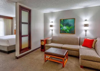 Wyndham Garden Kansas City Airport hotel thumbnail 7