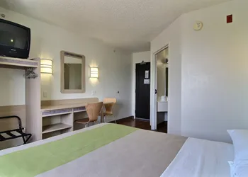 Motel 6 Albuquerque, NM - North hotel thumbnail 6