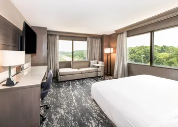 Pittsburgh Airport Marriott hotel thumbnail 8