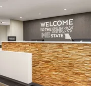 Hampton Inn Kansas City-Airport hotel detail image 3