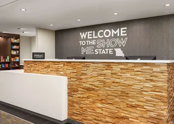 Hampton Inn Kansas City-Airport hotel thumbnail 3