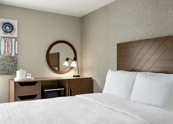 Hampton Inn Kansas City-Airport hotel thumbnail 6