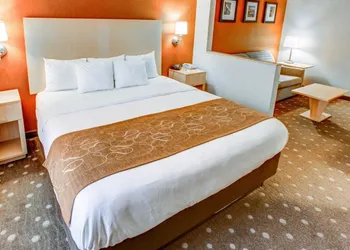 Comfort Suites Pittsburgh Airport hotel thumbnail 4