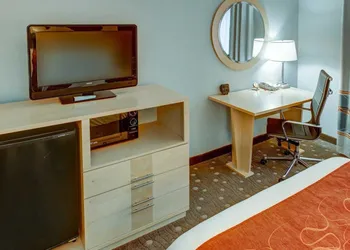 Comfort Suites Pittsburgh Airport hotel thumbnail 5