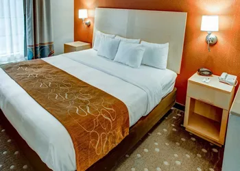 Comfort Suites Pittsburgh Airport hotel thumbnail 6