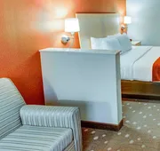 Comfort Suites Pittsburgh Airport hotel detail image 7