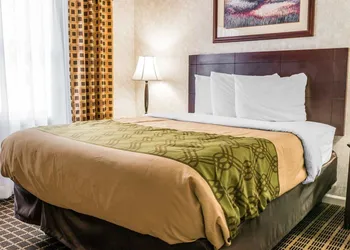 Econo Lodge & Suites Grand Rapids Airport hotel thumbnail 5