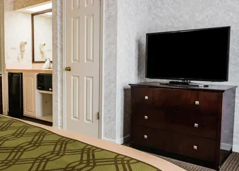 Econo Lodge & Suites Grand Rapids Airport hotel thumbnail 7