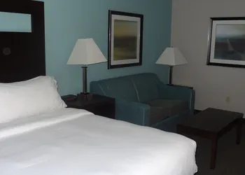Holiday Inn Express Kansas City-Bonner Springs by IHG hotel thumbnail 3