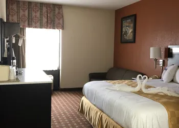 Baymont by Wyndham Cincinnati hotel thumbnail 3