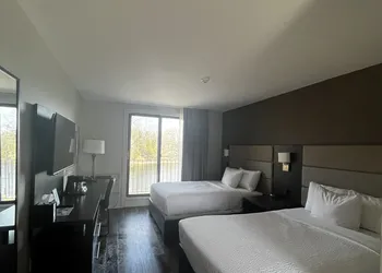 Ramada by Wyndham Ottawa On The Rideau hotel thumbnail 6