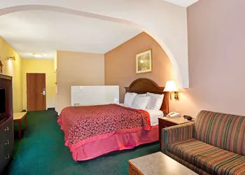 Days Inn & Suites by Wyndham Louisville SW hotel thumbnail 3