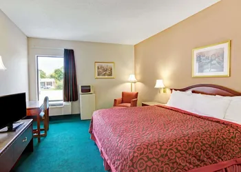 Days Inn & Suites by Wyndham Louisville SW hotel thumbnail 6