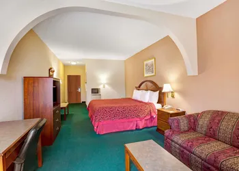 Days Inn & Suites by Wyndham Louisville SW hotel thumbnail 7