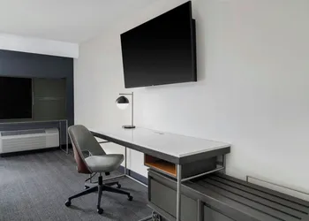 Courtyard by Marriott Cleveland Airport South hotel thumbnail 7