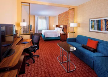 Fairfield Inn & Suites by Marriott Houston Hobby Airport. hotel thumbnail 5