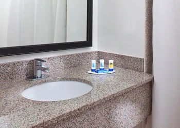 Fairfield Inn & Suites by Marriott Houston Hobby Airport. hotel thumbnail 6