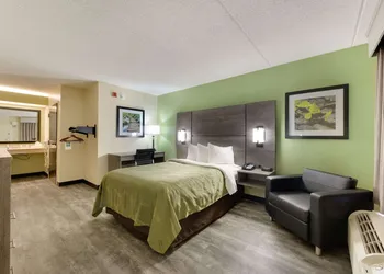 Quality Inn Airport - Southeast hotel thumbnail 4