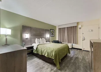 Quality Inn Airport - Southeast hotel thumbnail 6