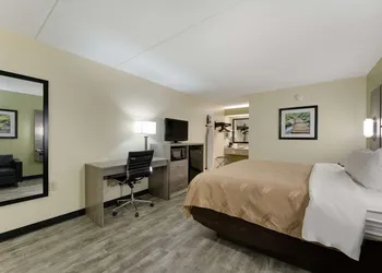 Quality Inn Airport - Southeast hotel thumbnail 7