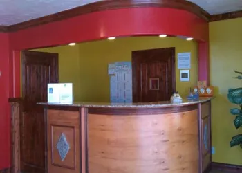 Economy Inn & Suites hotel thumbnail 2