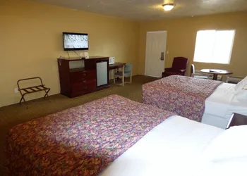 Economy Inn & Suites hotel thumbnail 5