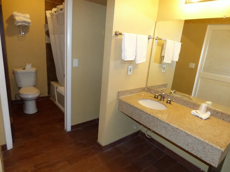 Economy Inn & Suites hotel detail image 6