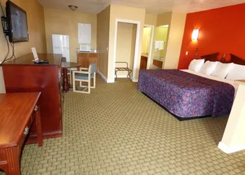 Economy Inn & Suites hotel thumbnail 7
