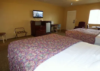 Economy Inn & Suites hotel thumbnail 8