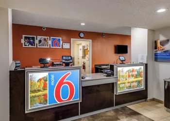Motel 6 Greensboro, NC - Airport hotel thumbnail 2