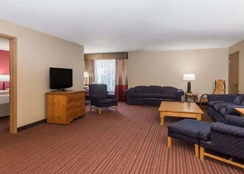 Baymont by Wyndham Mequon Milwaukee Area hotel thumbnail 6