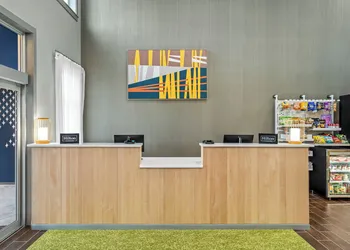 Spark by Hilton Portland Airport Maine Mall hotel thumbnail 2