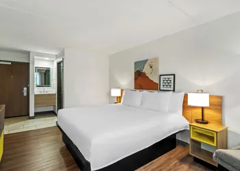 Spark by Hilton Portland Airport Maine Mall hotel thumbnail 4