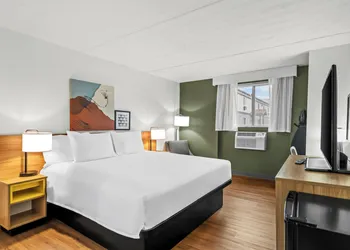 Spark by Hilton Portland Airport Maine Mall hotel thumbnail 5