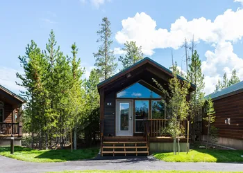 Explorer Cabins At Yellowstone hotel thumbnail 4
