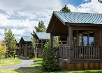 Explorer Cabins At Yellowstone hotel thumbnail 5