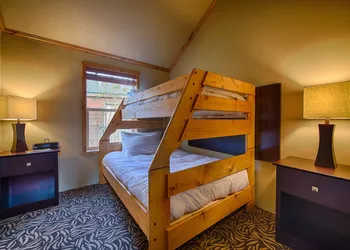 Explorer Cabins At Yellowstone hotel thumbnail 6