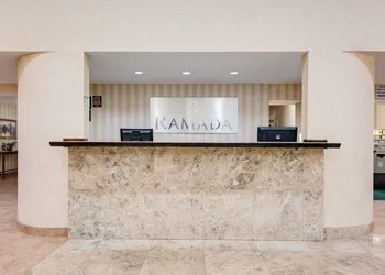 Ramada by Wyndham Cleveland Airport West hotel thumbnail 3