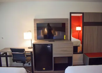 Ramada by Wyndham Cleveland Airport West hotel thumbnail 6
