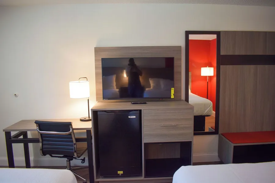 Ramada by Wyndham Cleveland Airport West hotel detail image 6