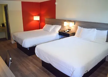 Ramada by Wyndham Cleveland Airport West hotel thumbnail 7