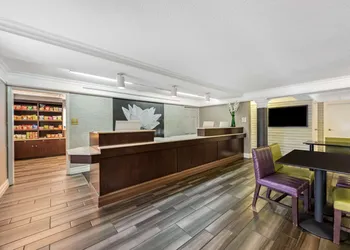 La Quinta Inn by Wyndham Miami Airport North hotel thumbnail 2
