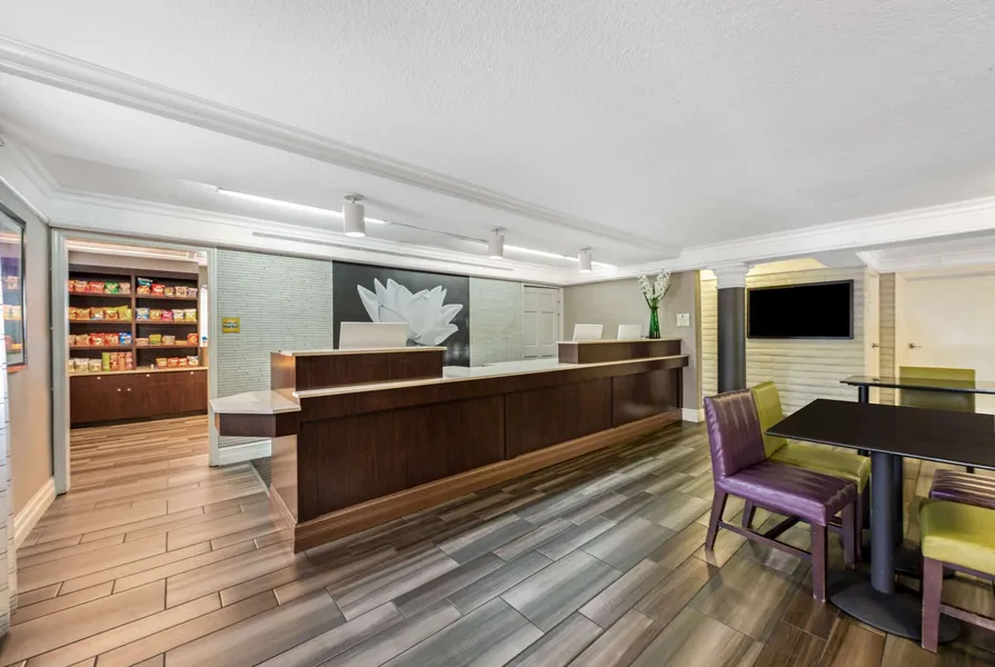 La Quinta Inn by Wyndham Miami Airport North hotel detail image 2