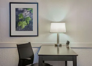 La Quinta Inn by Wyndham Miami Airport North hotel thumbnail 4