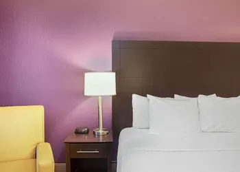 La Quinta Inn by Wyndham Miami Airport North hotel thumbnail 6