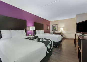 La Quinta Inn by Wyndham Miami Airport North hotel thumbnail 7